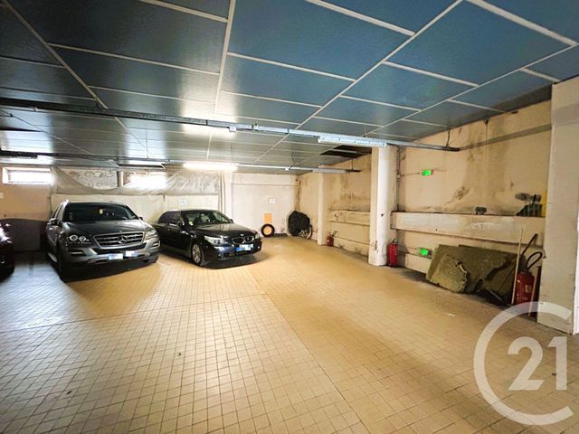 Afficher la photo en grand parking à vendre - 370.0 m2 - CALAIS - 62 - NORD-PAS-DE-CALAIS - Century 21 Transimmo