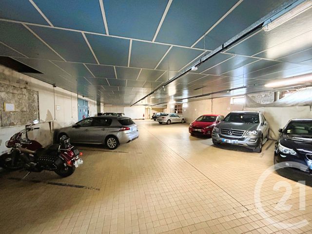 Afficher la photo en grand parking à vendre - 370.0 m2 - CALAIS - 62 - NORD-PAS-DE-CALAIS - Century 21 Transimmo