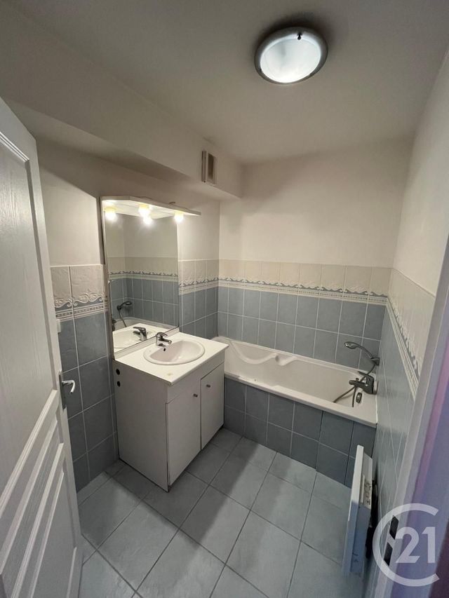 Appartement Studio à louer - 1 pièce - 33.0 m2 - ST MARTIN BOULOGNE - 62 - NORD-PAS-DE-CALAIS - Century 21 Transimmo